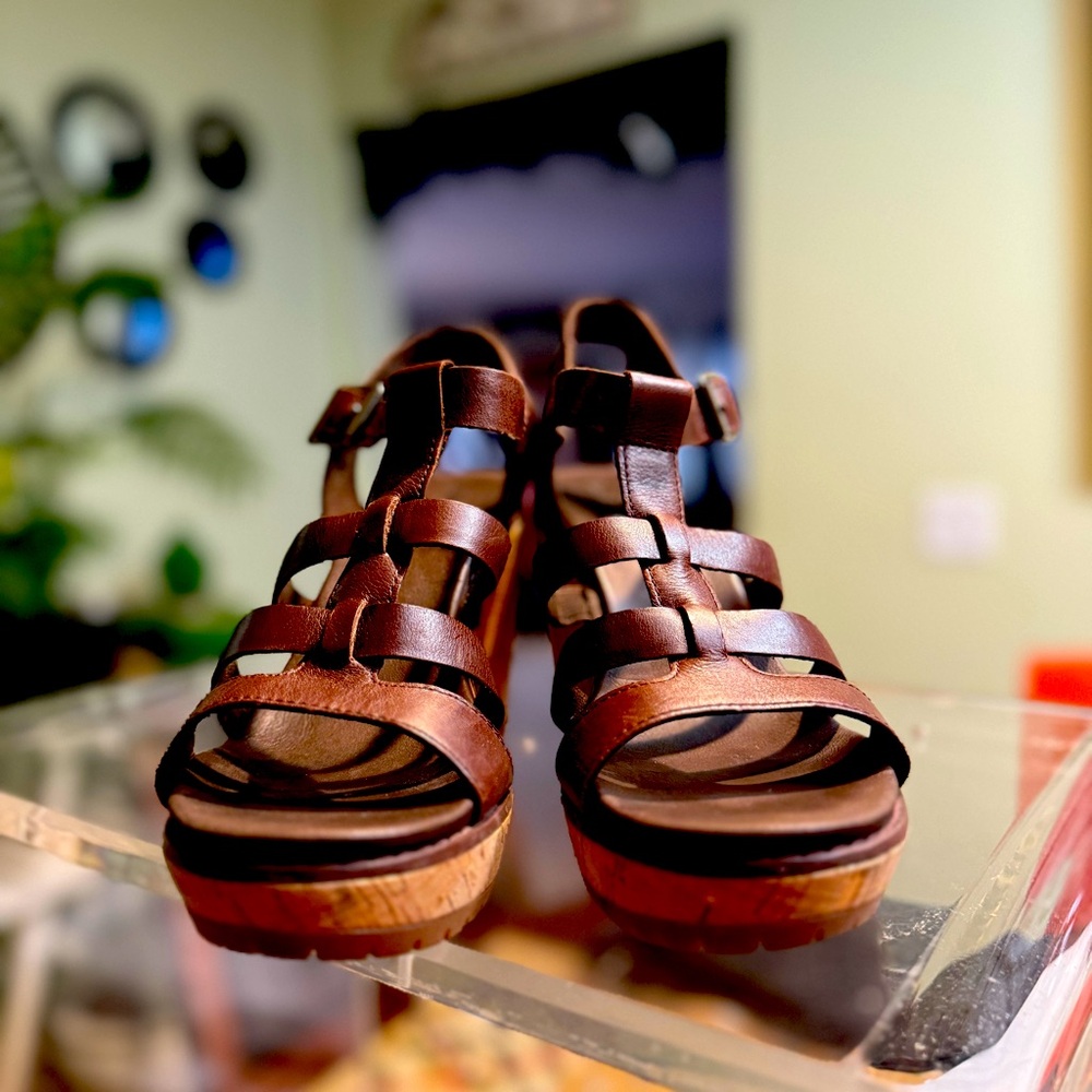 Timberland Roslyn Fisherman Sandals, like new without box.